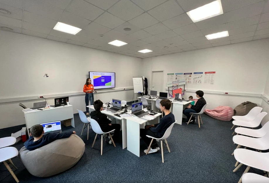 Детская школа программирования для детей 7–15 лет в Москве на Варшавском проспекте, дом 72/2  