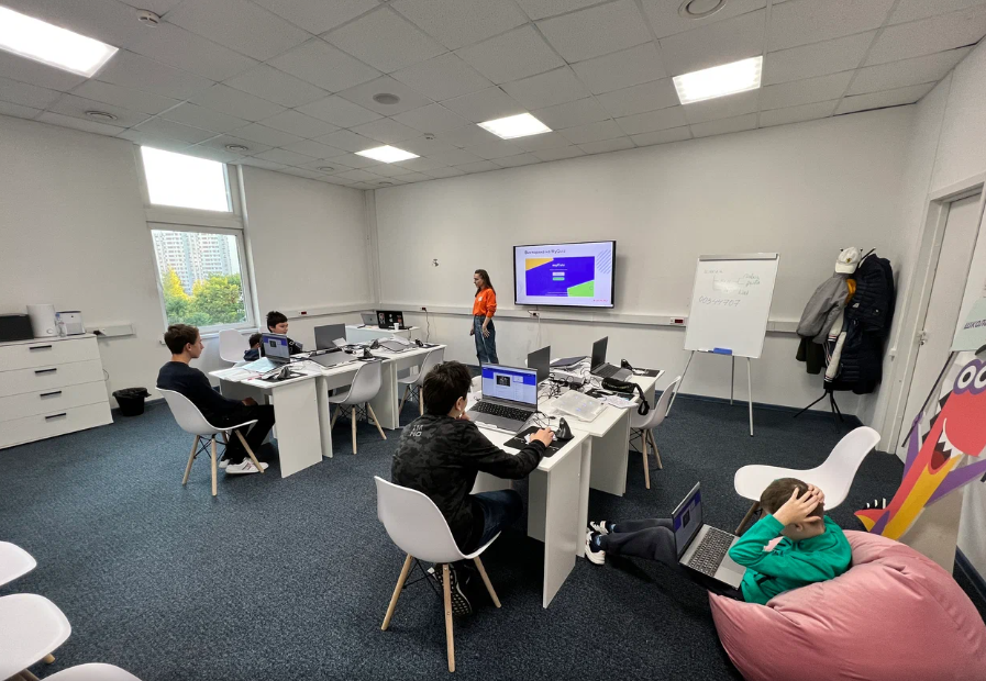 Детская школа программирования для детей 7–15 лет в Москве на Варшавском проспекте, дом 72/2  